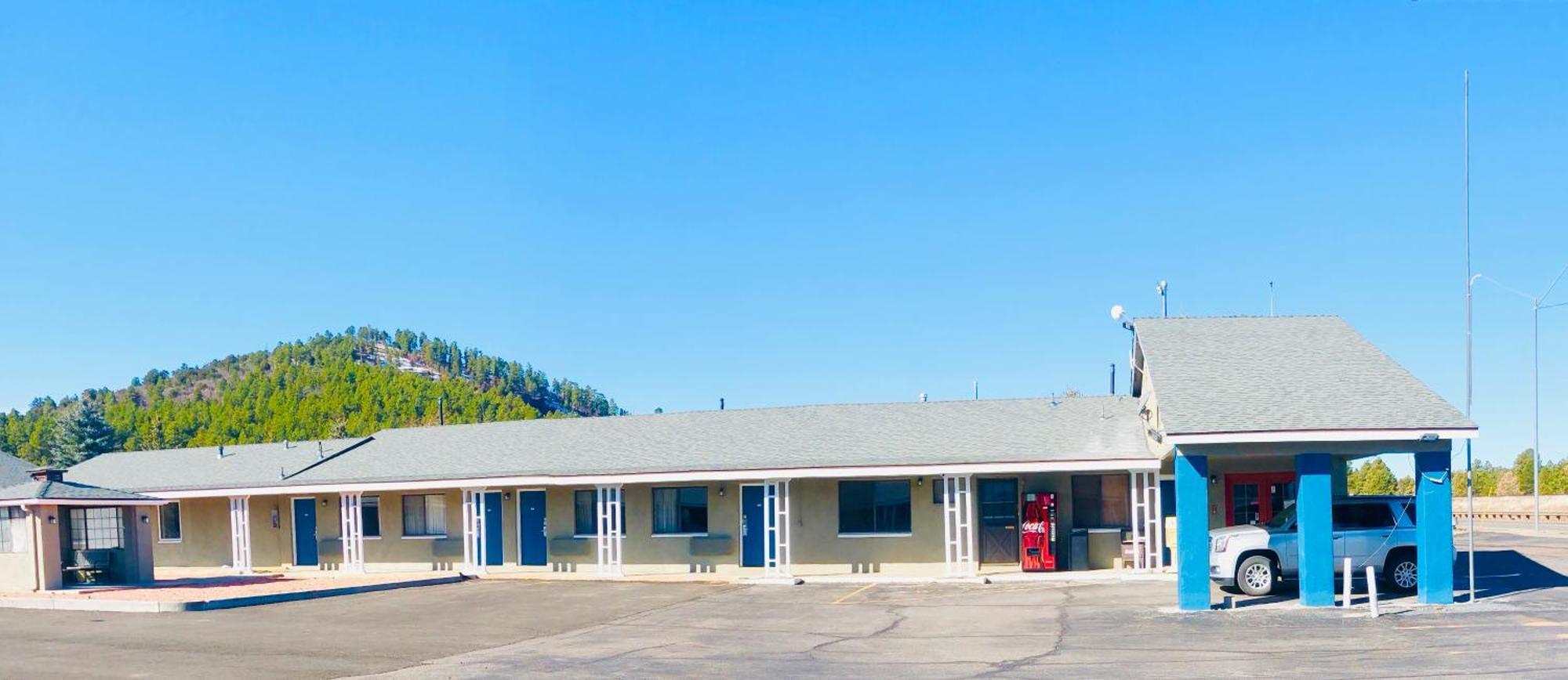 Super 8 By Wyndham Williams West Route 66 - Grand Canyon Area Exterior photo
