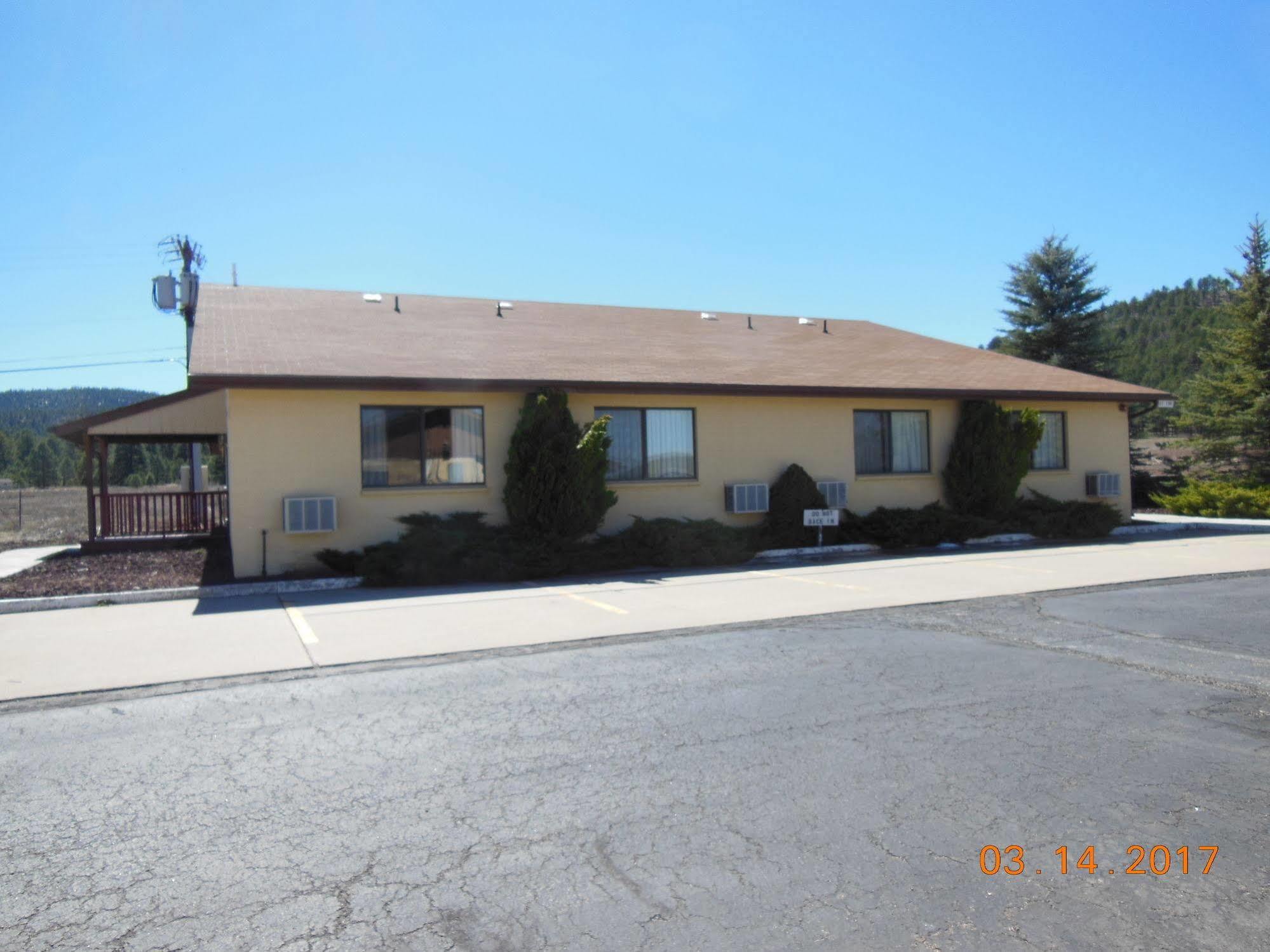 Super 8 By Wyndham Williams West Route 66 - Grand Canyon Area Exterior photo